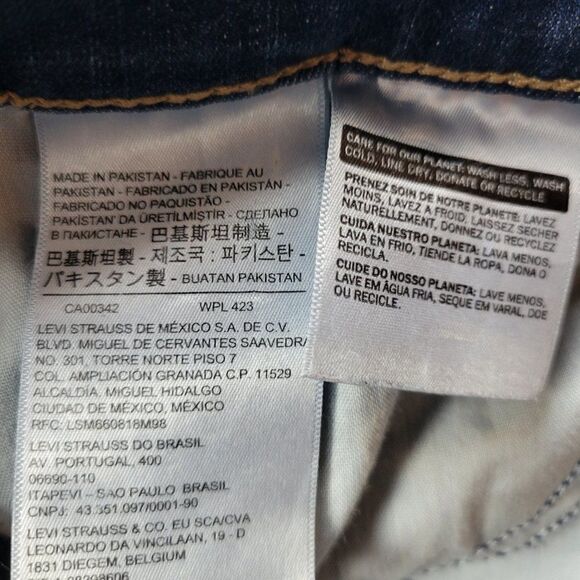 720 High Rise Levi's - Picture 5 of 6